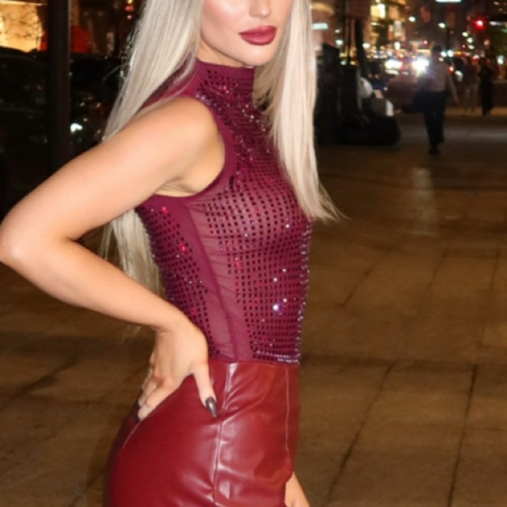 Sexy Burgundy Rhinestone Sleeveless High Neck Blouse